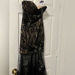 Gorgeous black dress detailed